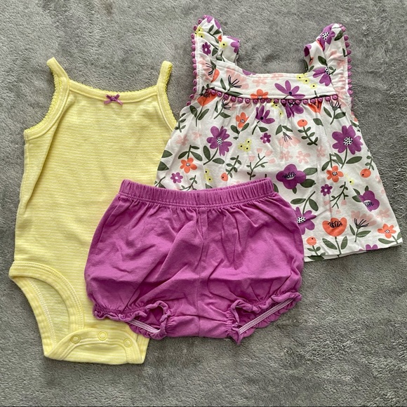 3 like NEW Baby Girl Summer Outfits sizes 3-6 mos - Picture 2 of 7